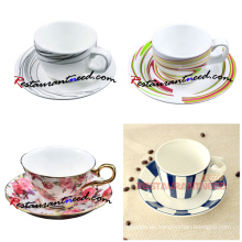 Diferentes tipos hermosos de tazas de café